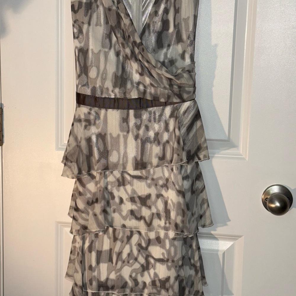 Chic Tiered Dress in Gray and Cream